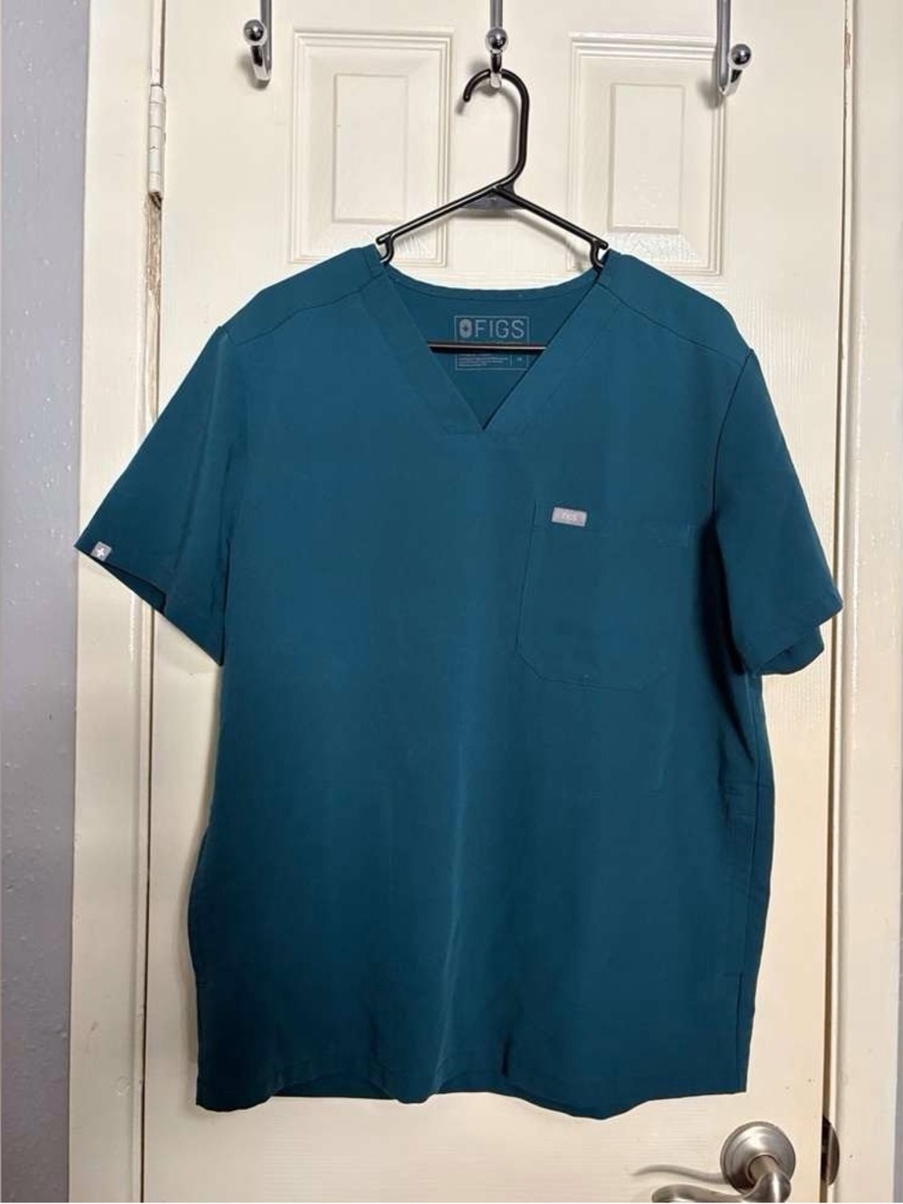 Figs Women's Short Sleeve V-Neck Top in Teal